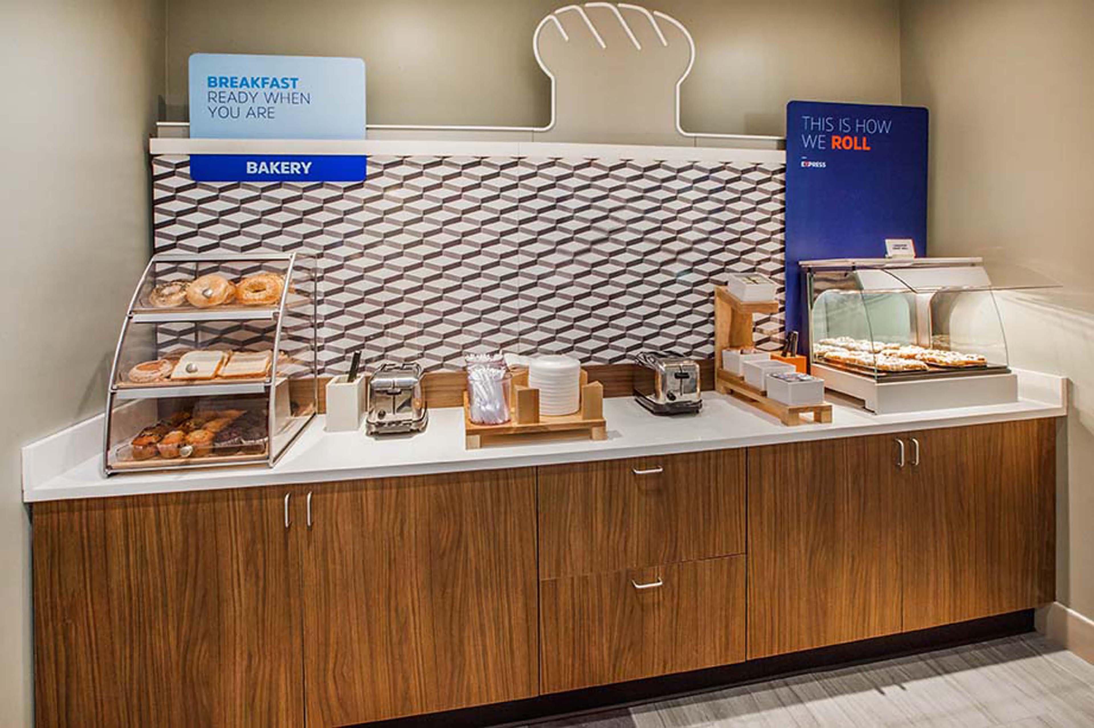 Holiday Inn Express Boston North-Woburn By Ihg Екстериор снимка