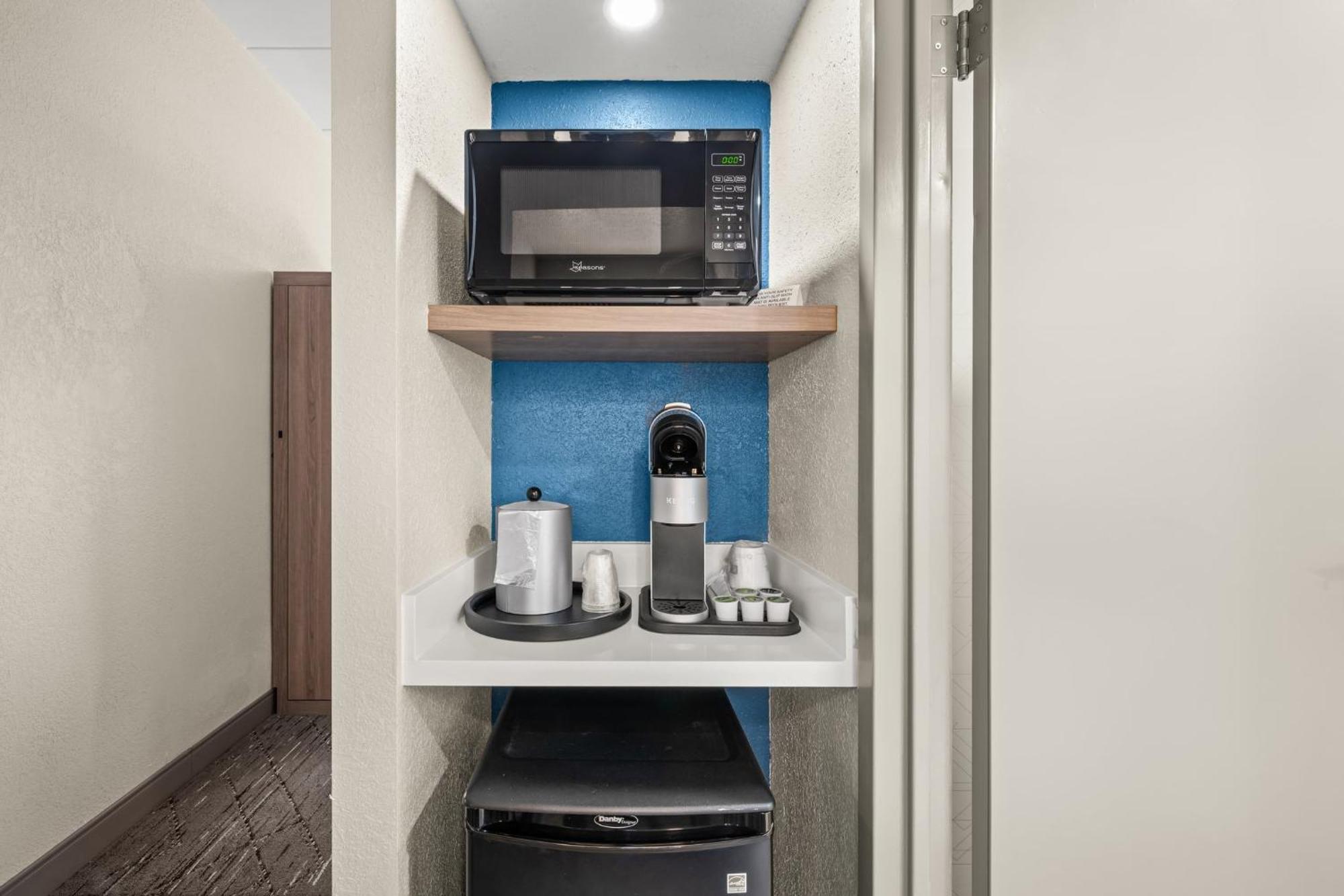 Holiday Inn Express Boston North-Woburn By Ihg Екстериор снимка